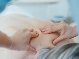How Chiropractors Help to Ease the Pain & Stiffness